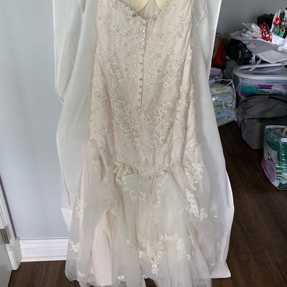 Wedding dress - Picture 4 of 8